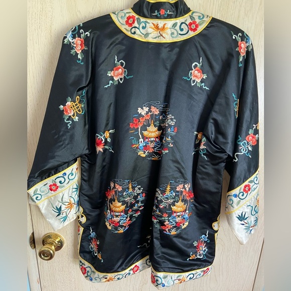 Vintage 1960s Bai Hua Hand-Embrioidered Chinese Silk Jacket Size Medium - Picture 7 of 16